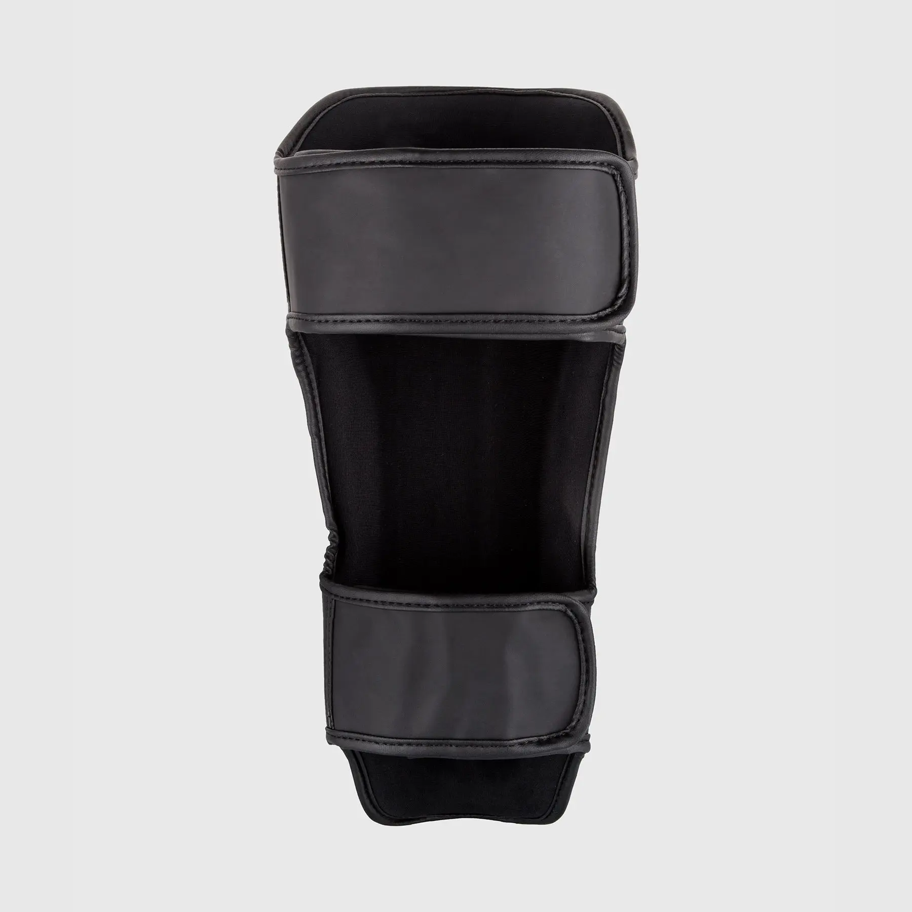 Ringhorns Charger by Venum Shin Guards - Black/Black заден изглед с велкро закопчаване