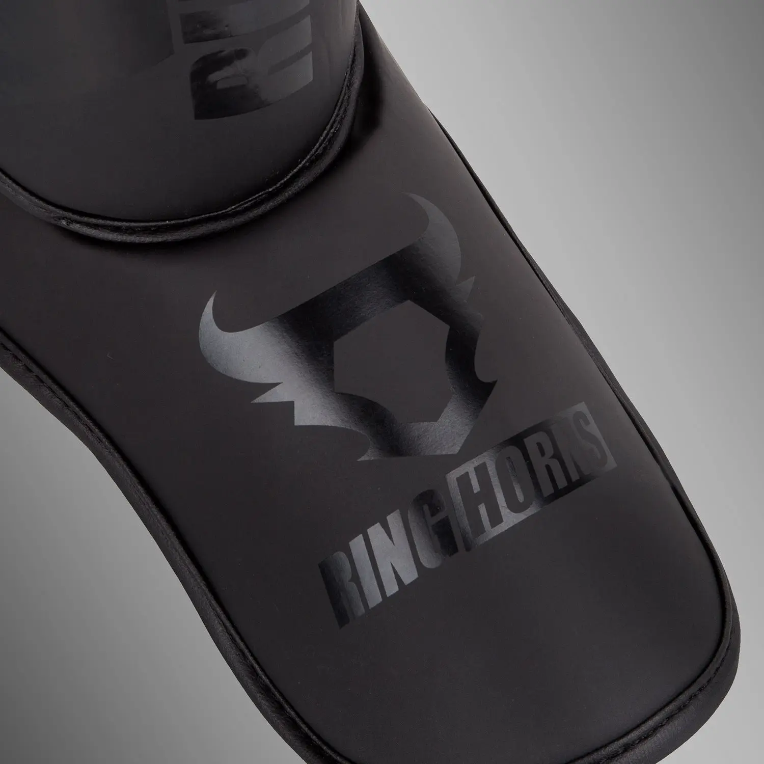 Ringhorns Charger by Venum Shin Guards and Foot Protectors - Black/Black детайл с лого