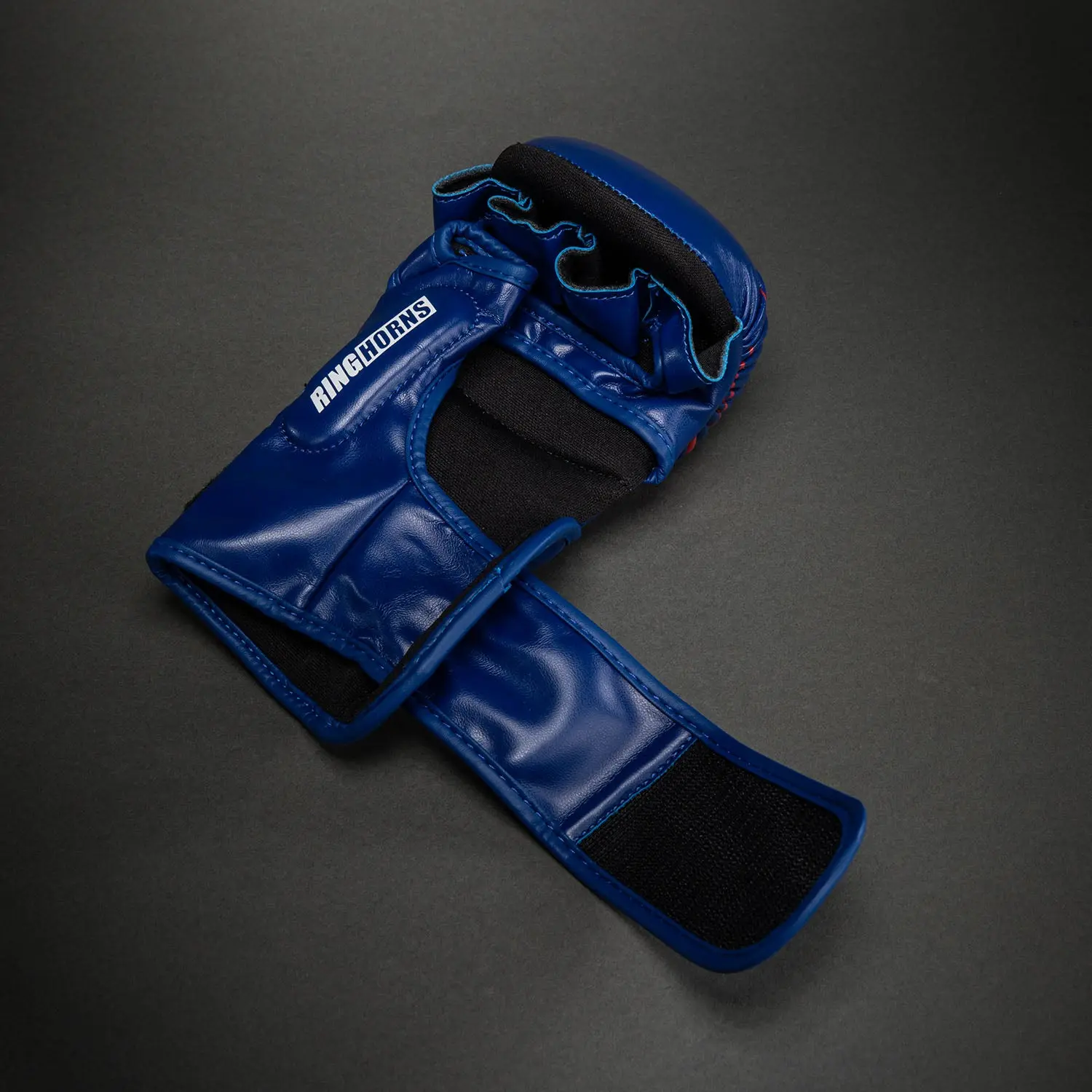 Ringhorns Charger by Venum MMA Sparring Gloves - Navy Blue/Red, отворена длан