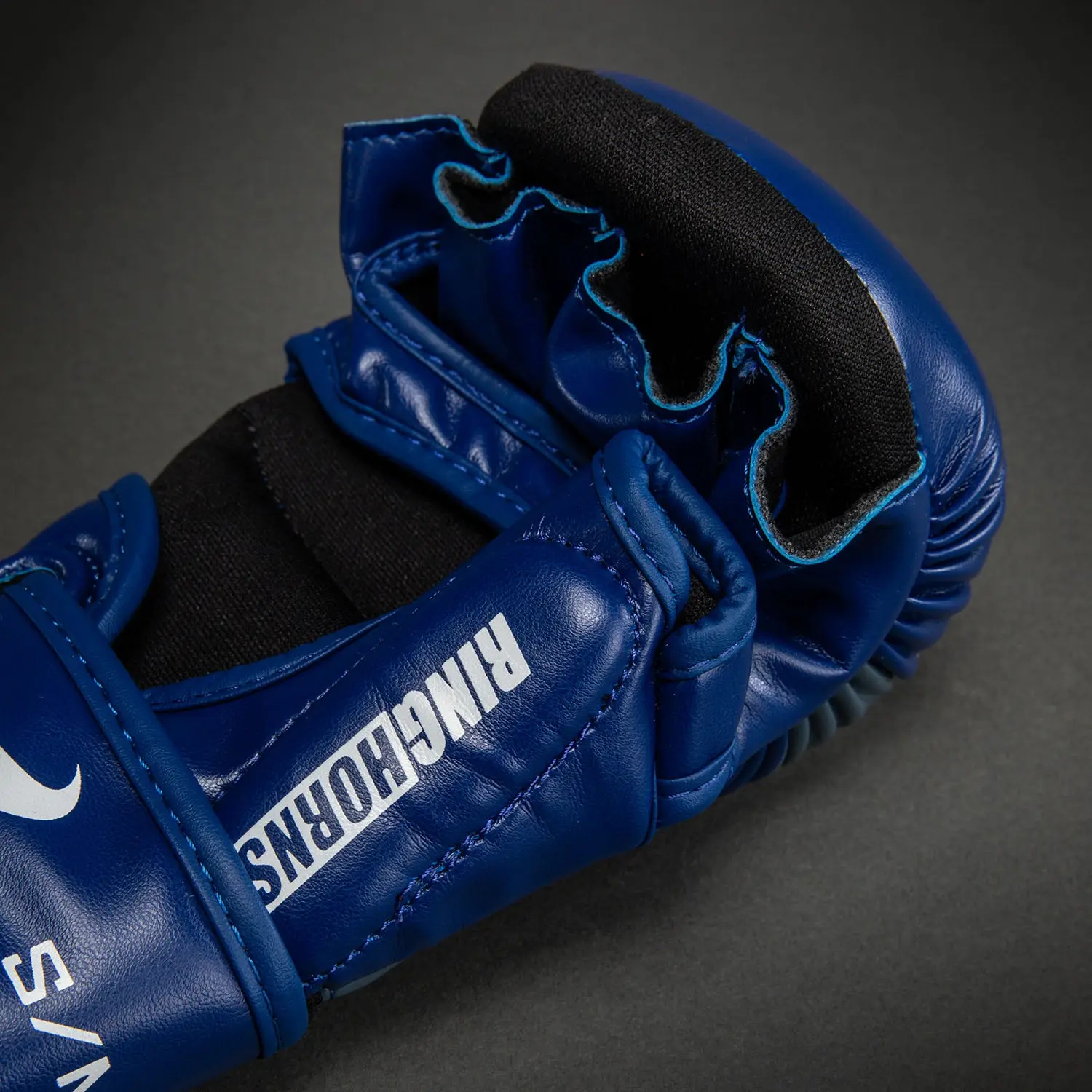 Ringhorns Charger by Venum MMA Sparring Gloves - Navy Blue/Red, детайл на дланта