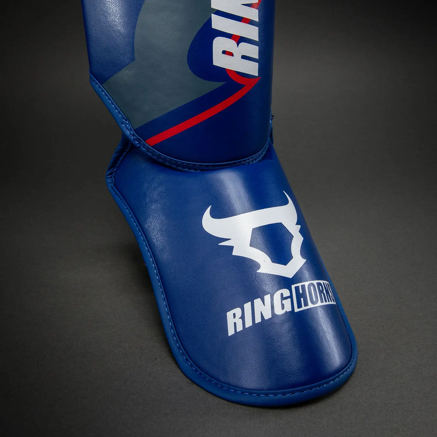 Ringhorns Charger by Venum Shin Guards - Navy Blue/Red, детайл на предната част