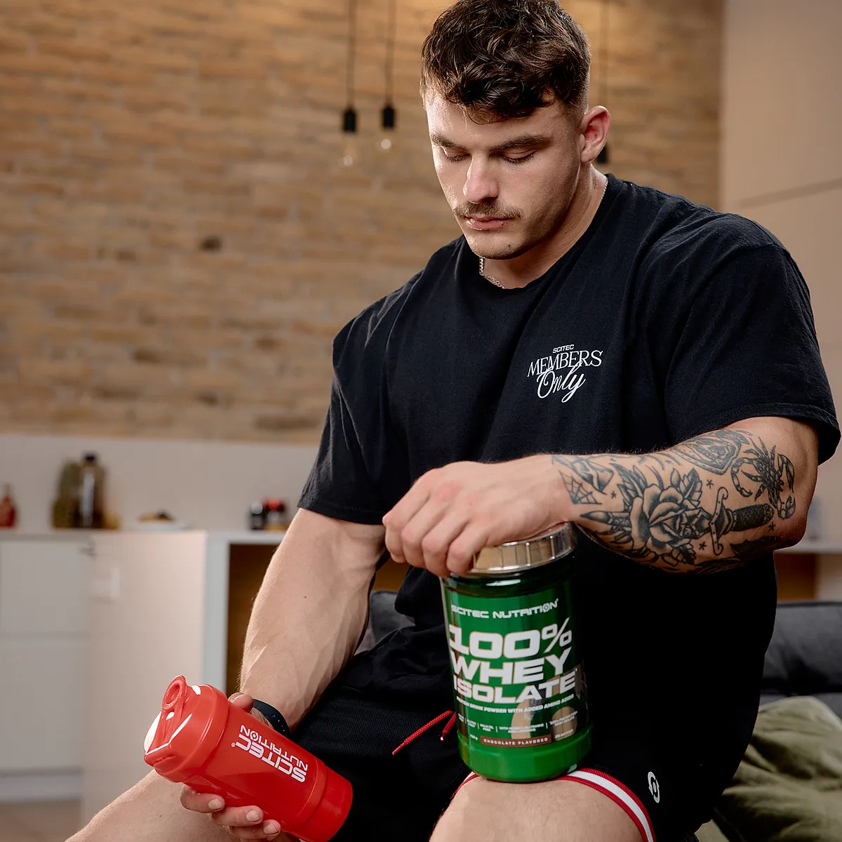 Опаковка на Scitec Nutrition 100% Whey Isolate (0,7 kg) с вкус шоколад-лешник