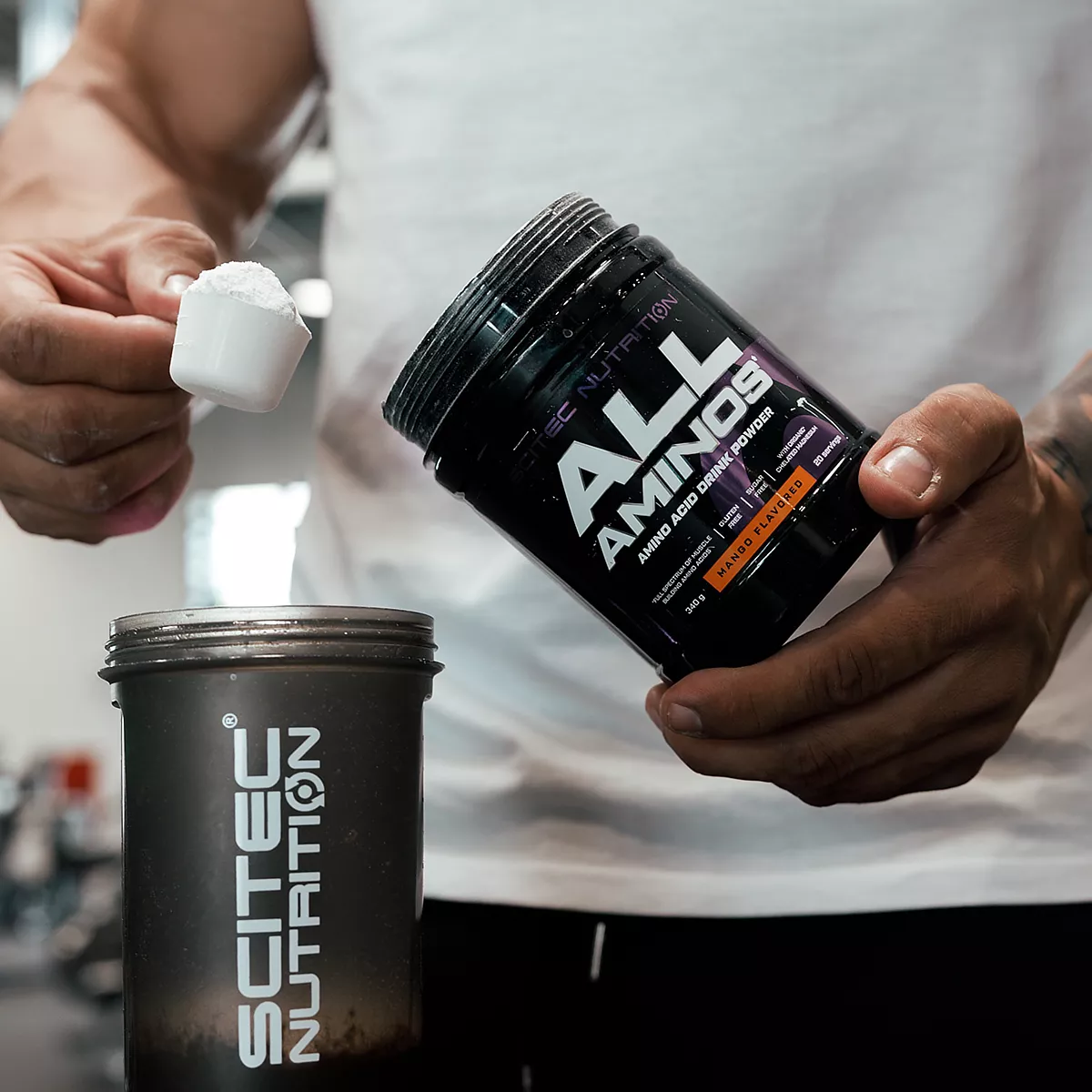 Близка снимка на етикета със съдържанието на Scitec Nutrition All Aminos