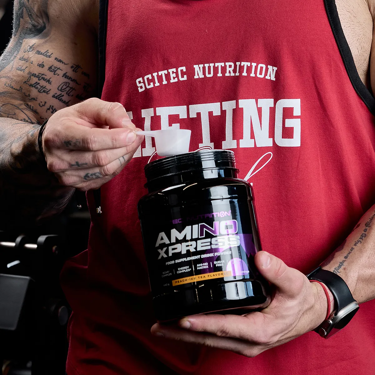 Опаковка Scitec Nutrition Ami-NO Xpress, изглед отстрани с информация за състава