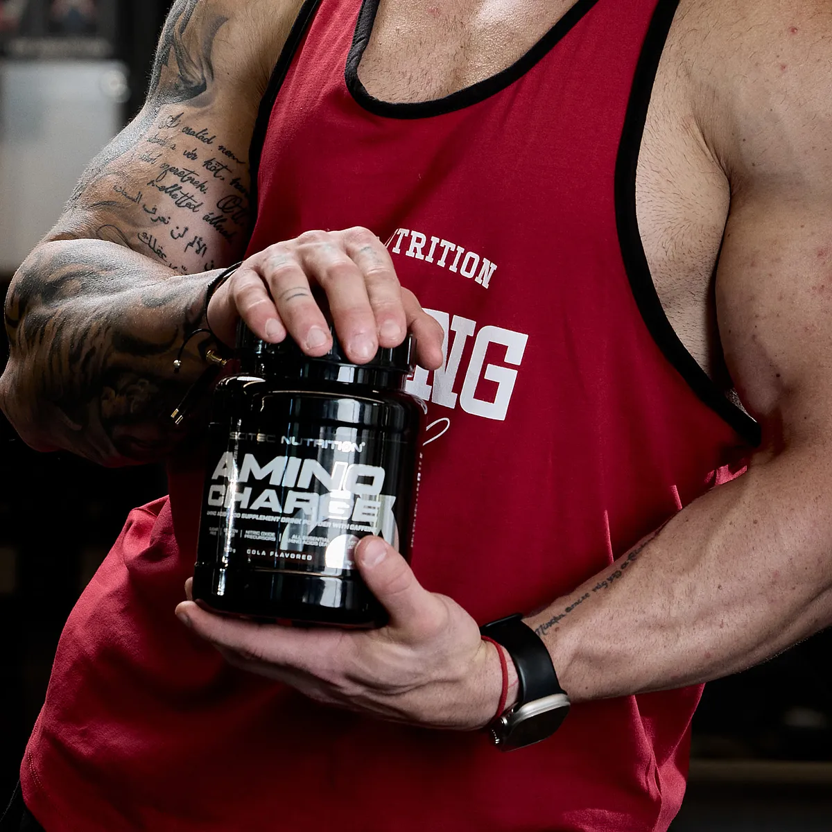 Scitec Nutrition Amino Charge 570 гр. – опаковка отблизо с логото
