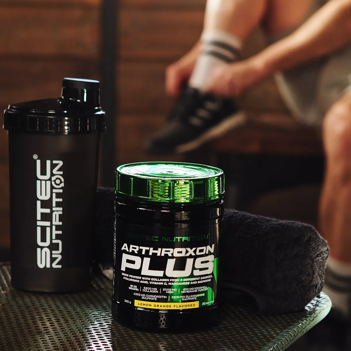 Две опаковки Scitec Nutrition Arthroxon Plus, показващи вкусовете лимон-портокал и диня-хибискус