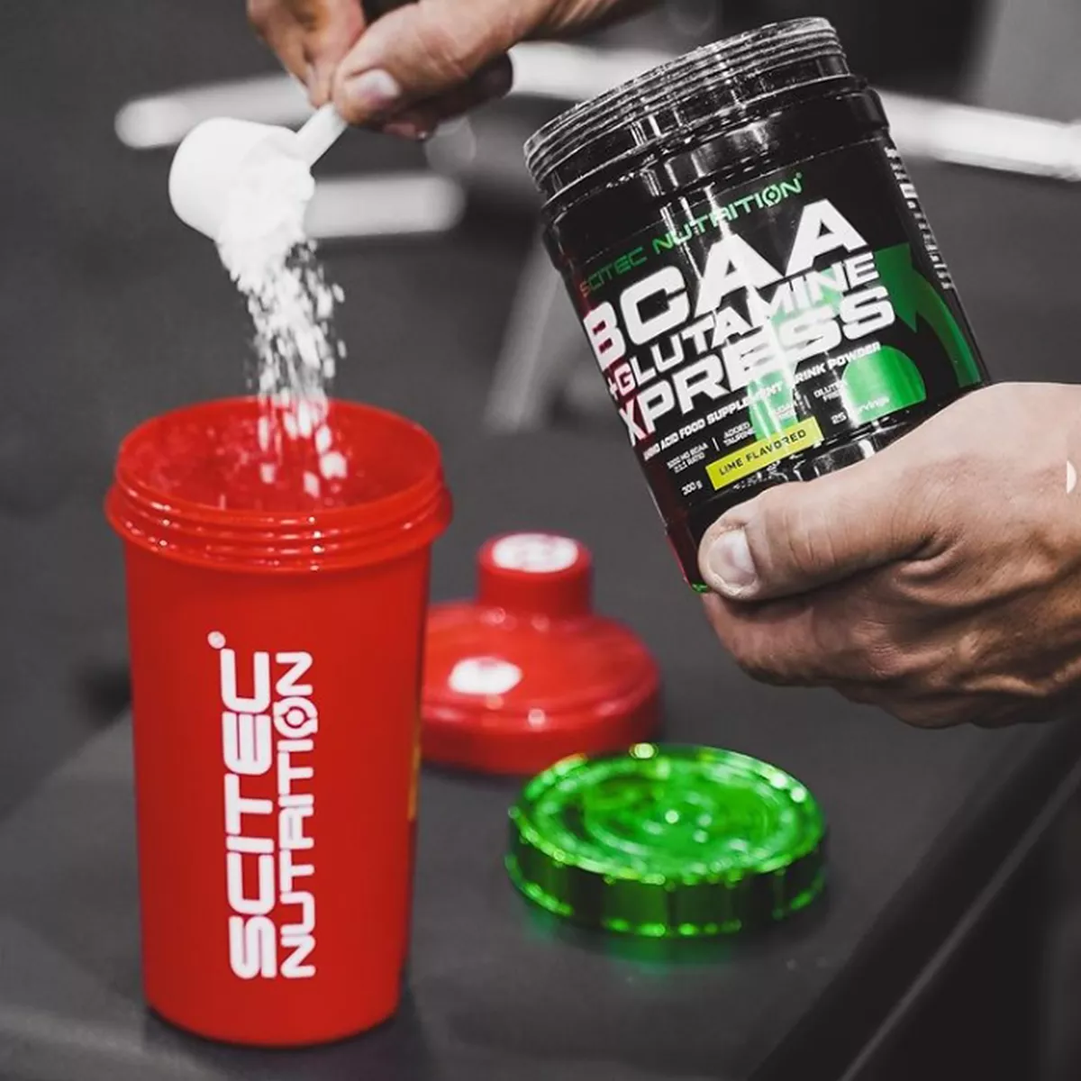 Отворена опаковка Scitec Nutrition BCAA + Glutamine Xpress с мерителна лъжичка