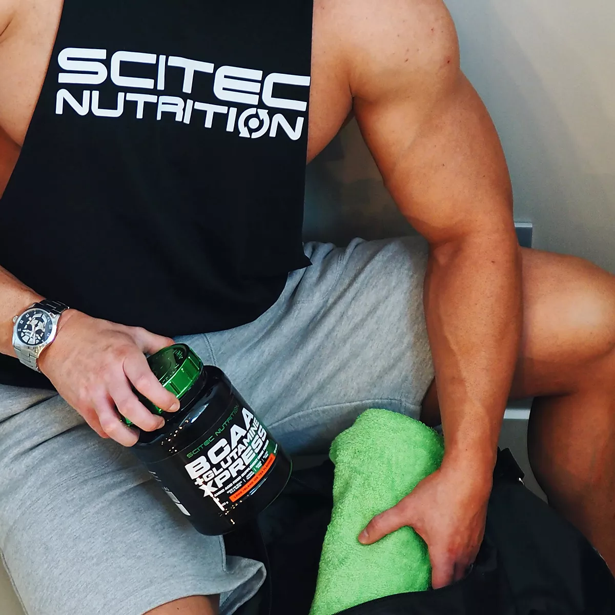 Детайлен изглед на етикета на Scitec Nutrition BCAA + Glutamine Xpress, съдържание