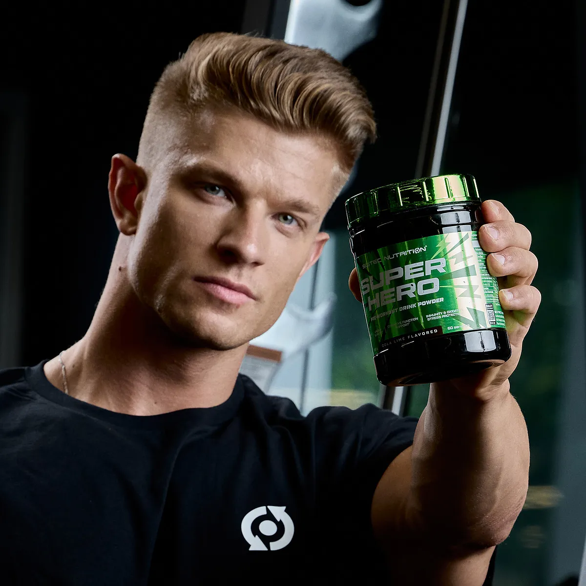 Scitec Nutrition Superhero (285 гр.) вкус дива ягода, близък план