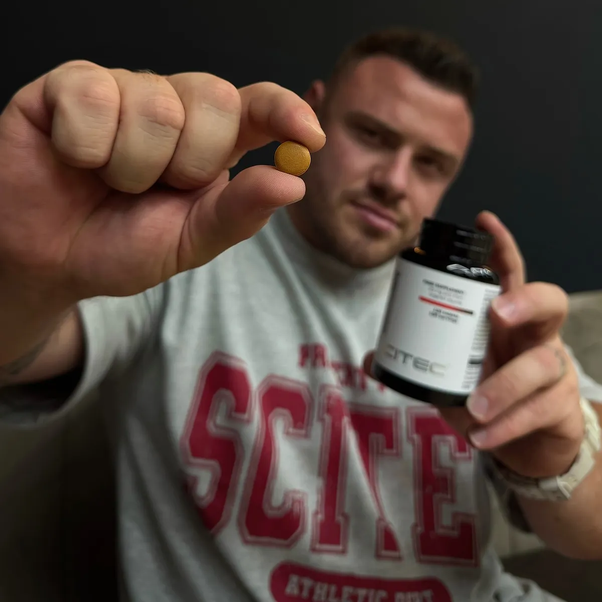 Таблетки Scitec Nutrition Zinc Bisglycinate върху опаковката