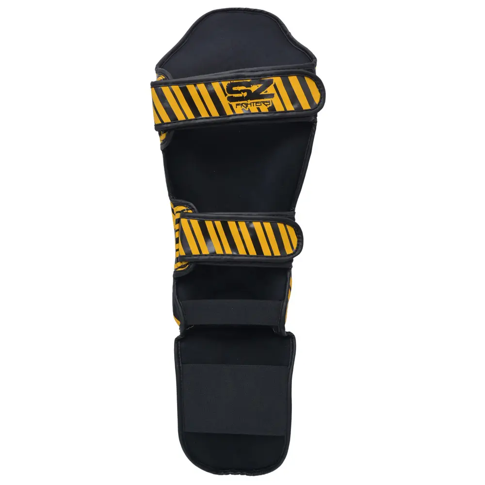 SZ Fighters – Тай Протектори за Крака Plasma 2.0 Yellow-Black, изглед отзад с велкро ленти