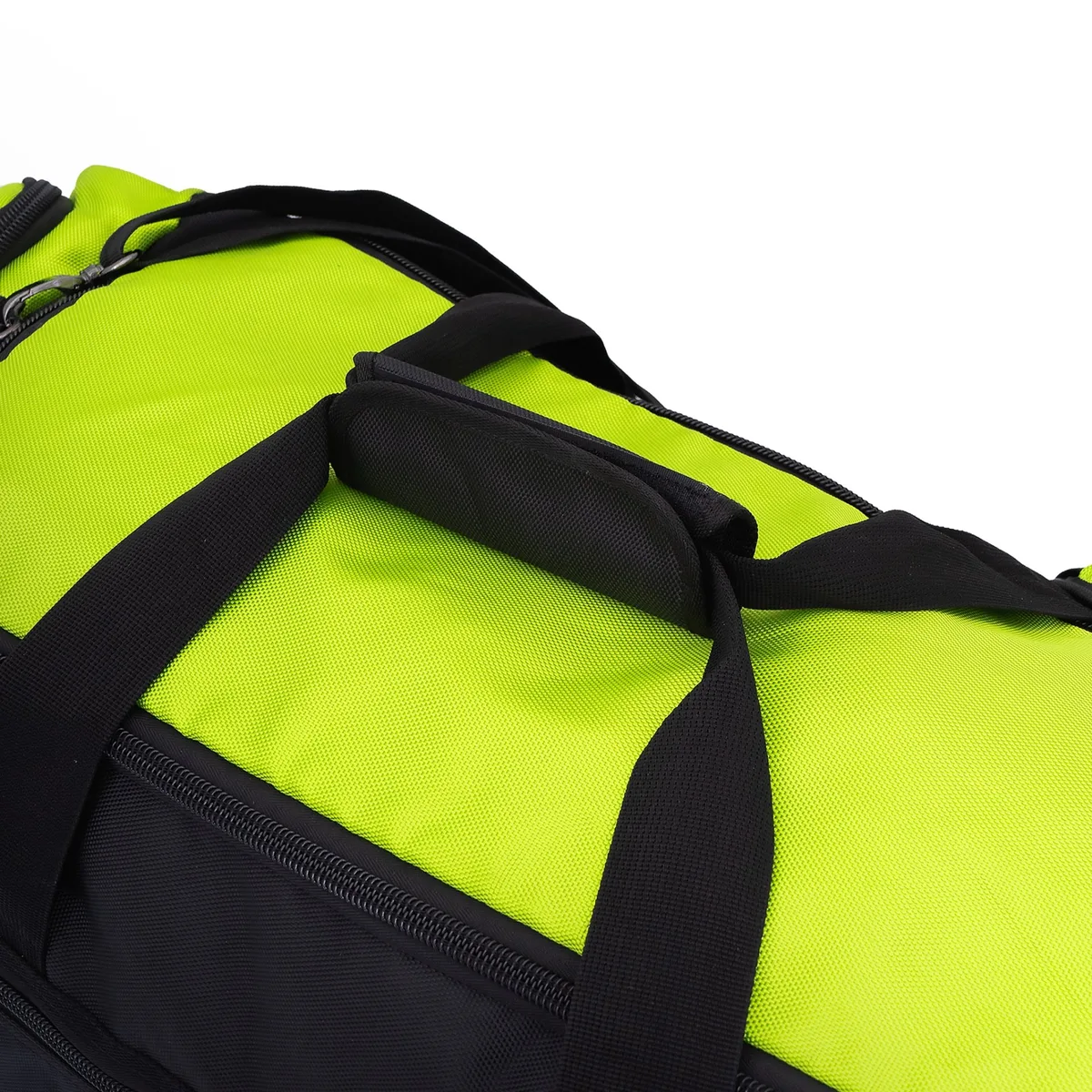 TOPKING BLACK GREEN GYM BAG 01 – сак за тренировки, показан в цял ръст, готов за употреба