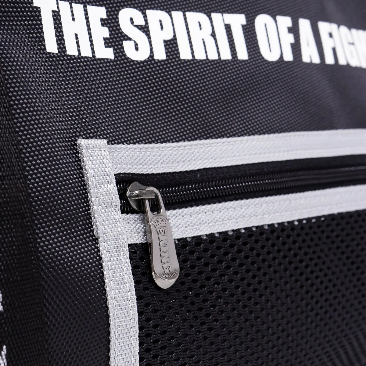 Изглед отгоре на отворения сак TOPKING BLACK GREY GYM BAG 04, показващ вътрешното пространство