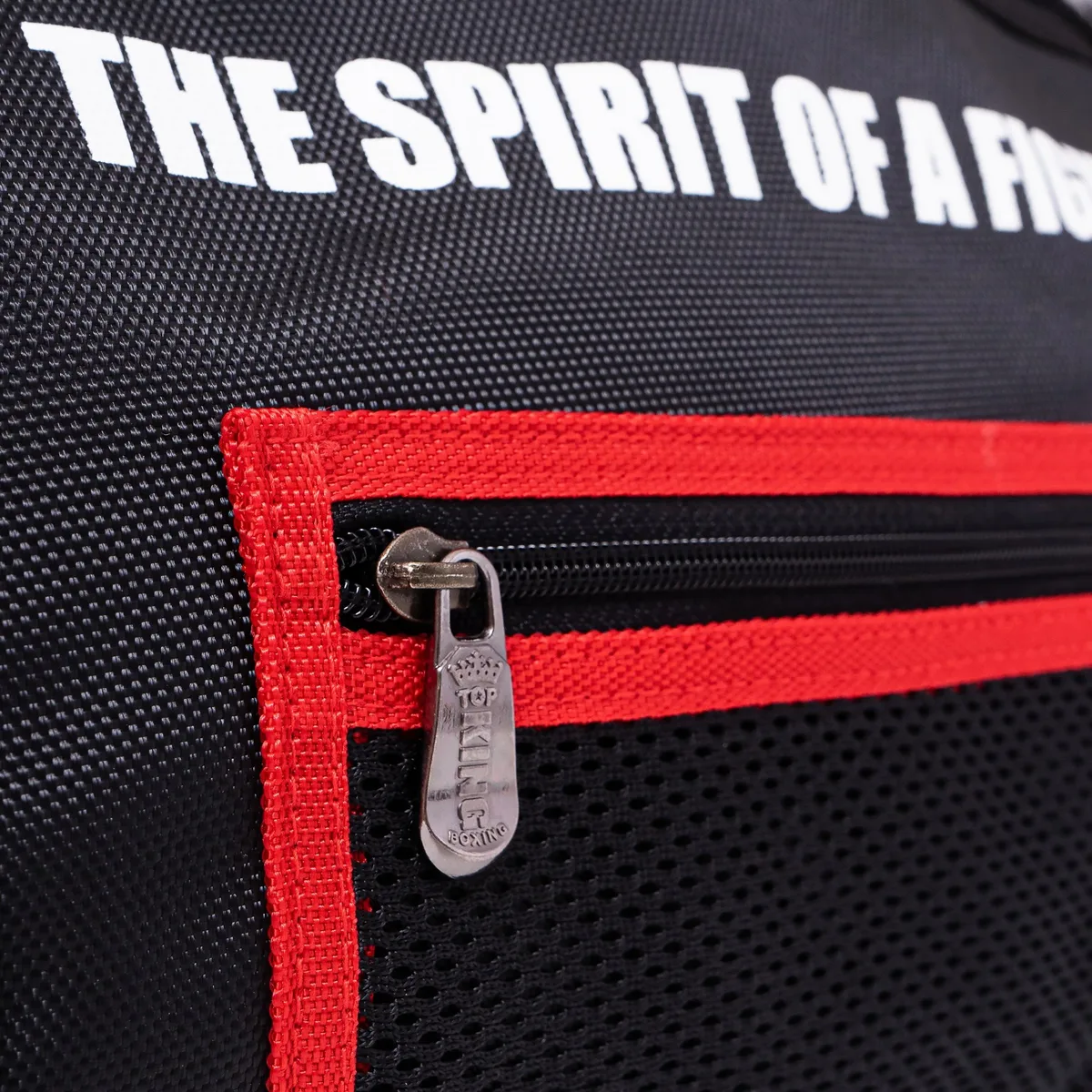 Заден изглед на сак Top King BLACK RED GYM BAG 04, демонстриращ цялостния дизайн