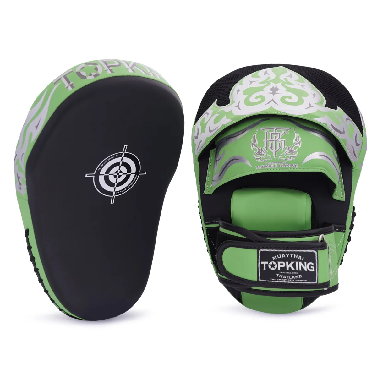 Лапи TOPKING FOCUS MITTS BLACK GREEN "KANOK" на черен фон, показващи черния и зелен цвят и логото на Top King.