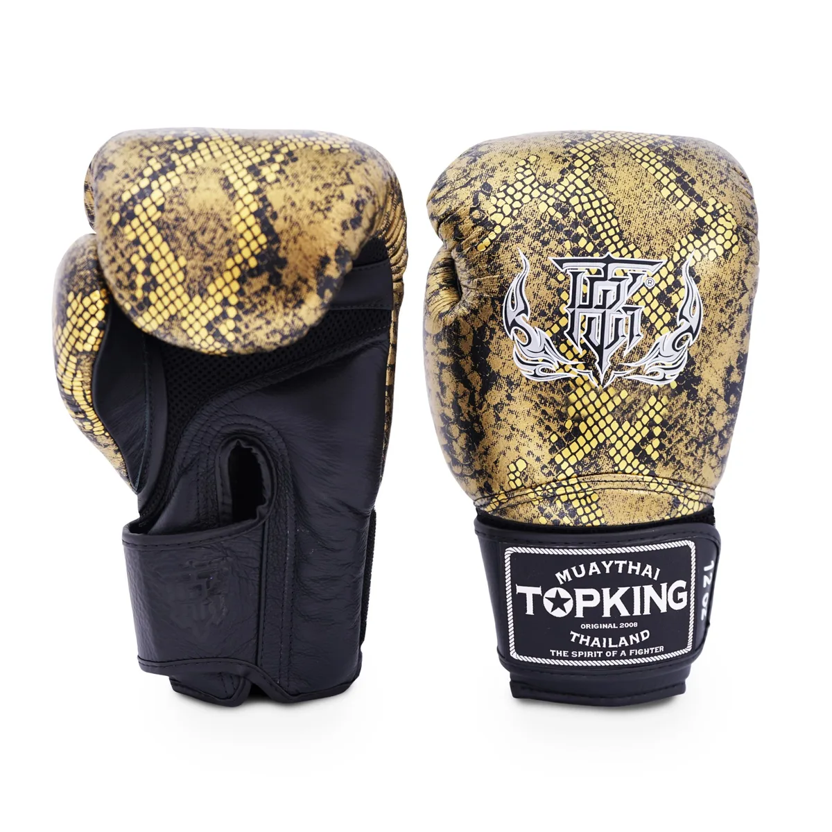 Боксови ръкавици TOPKING GLOVES BLACK GOLD SUPER SNAKE AIR, черни със златни акценти и елемент Super Snake Air, поставени една до друга на неутрален фон.