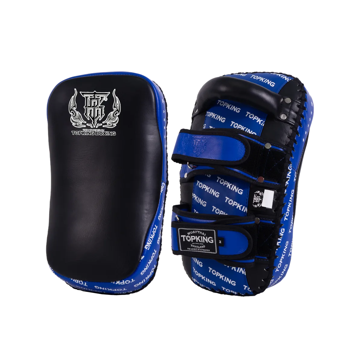 Две лапи за ритници Top King Kicking Pads в черно и синьо, поставени една върху друга, показващи предната страна с логото на марката.