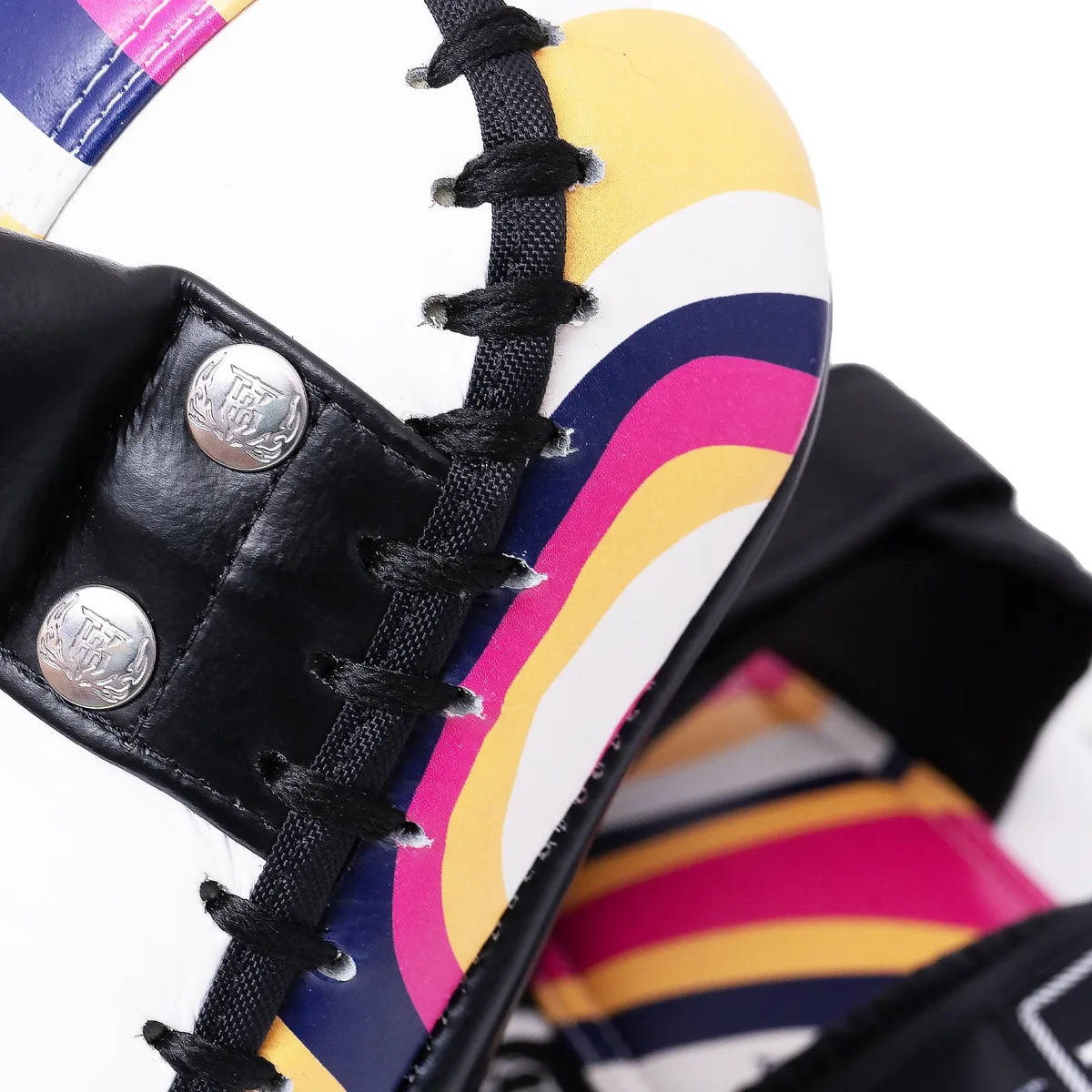 TOPKING KICKING PADS PINK LAVA – страничен изглед на дебелината и формата