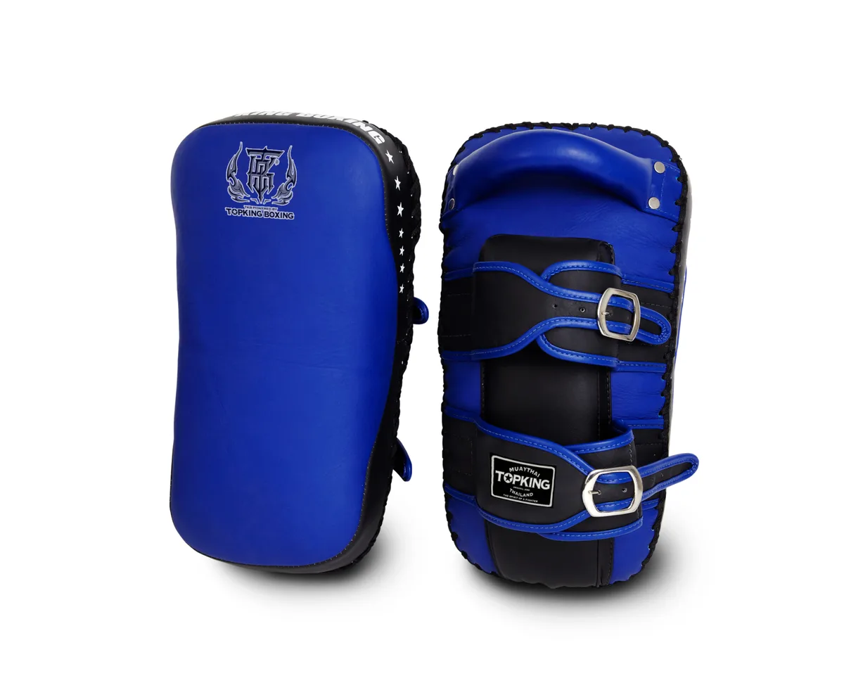 Лапи за ритници TOPKING KICKING PADS "SUPER" в близък план, показващи здравата повърхност и шевове