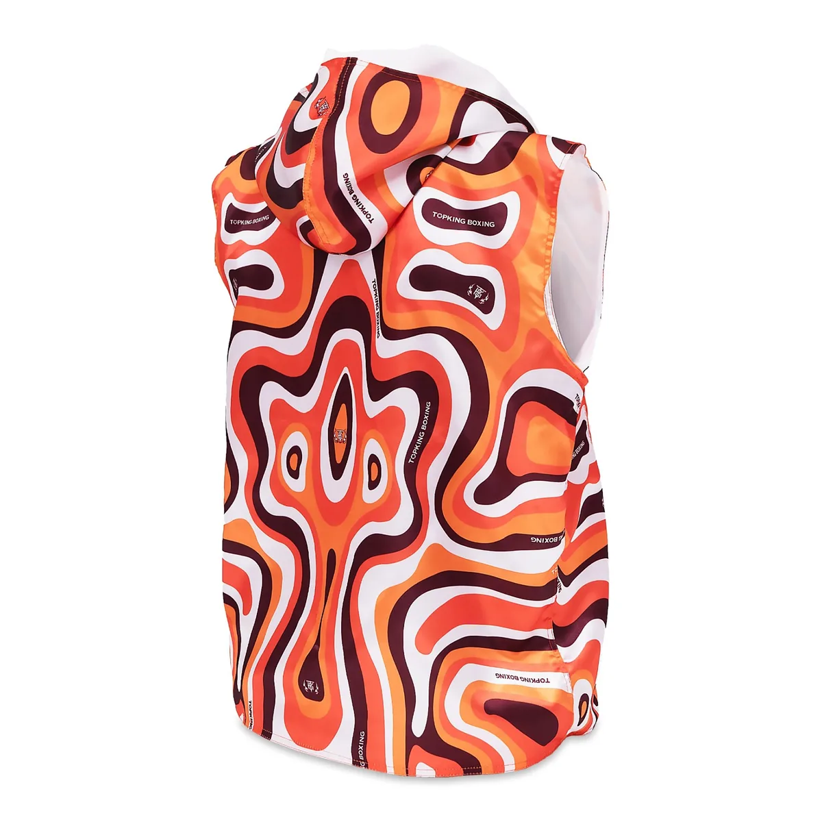 Мъж носи оранжево яке Top King Lava Orange Walk-In Jacket, застанал в профил, показващ страничния дизайн и кройката на якето.