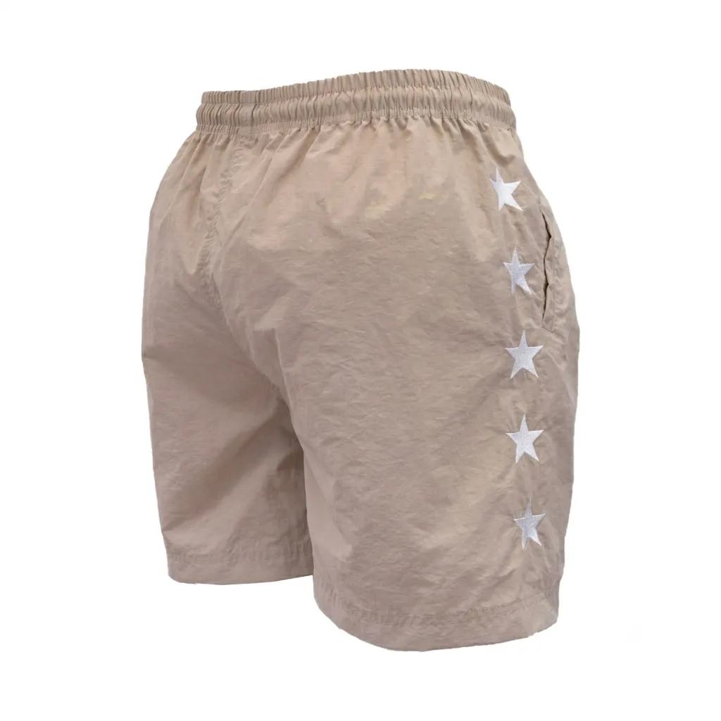 Изглед отстрани на бежовите къси панталони Top King Lifestyle Shorts Beige 103, демонстриращ дължината и страничния шев.