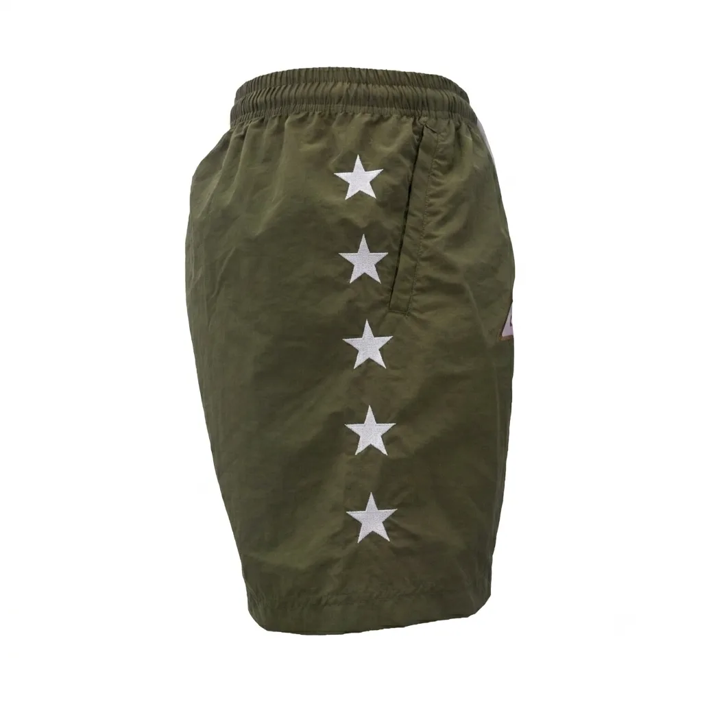 Изглед отблизо на детайлите на материята и шевовете на късите панталони Top King Lifestyle Khaki 103 в цвят каки.