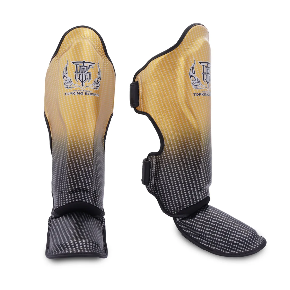 Протектори за крака TOPKING SHIN GUARDS GOLD SUPER STAR в златист цвят, с логото на Top King, поставени на бял фон.