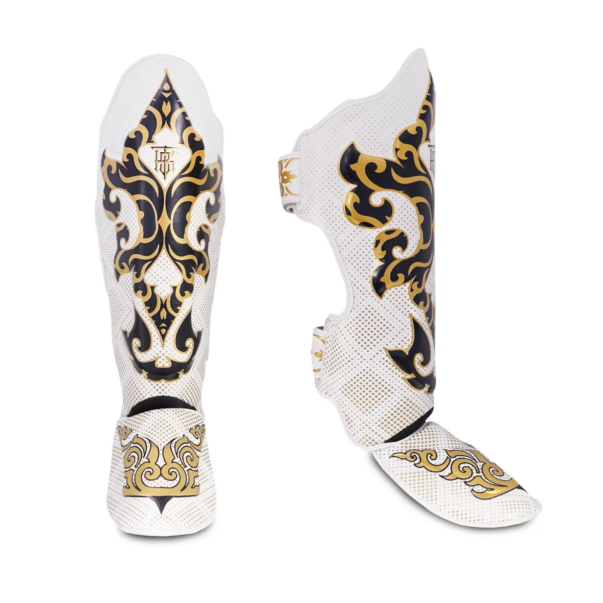 Бели протектори за крака Top King Shin Guards White Kanok, показани отпред, с логото на марката и характерния дизайн.