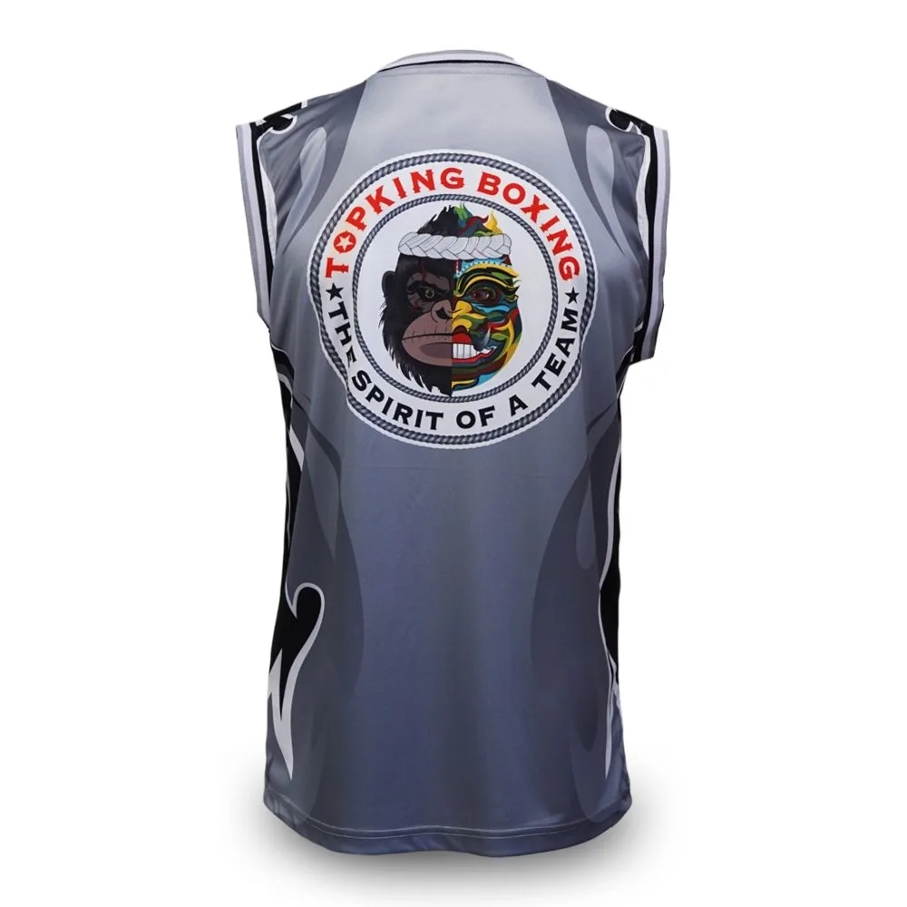 Потник Top King Sleeveless Shirt Grey 033, изглед под ъгъл, акцентиращ върху кройката и свободата на движение.