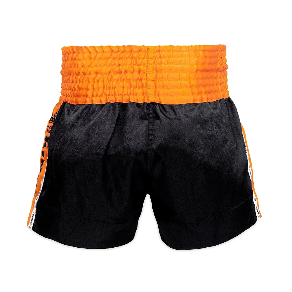 Близка снимка на марката Top King върху шортите TOPKING THAI BOXING SHORTS 044, акцентираща върху качеството на изработка.