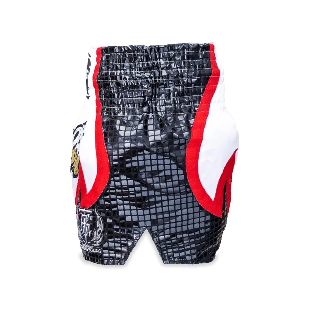 Страничен изглед на шорти Top King Thai Boxing Shorts 065, подчертаващ свободната кройка за движение.