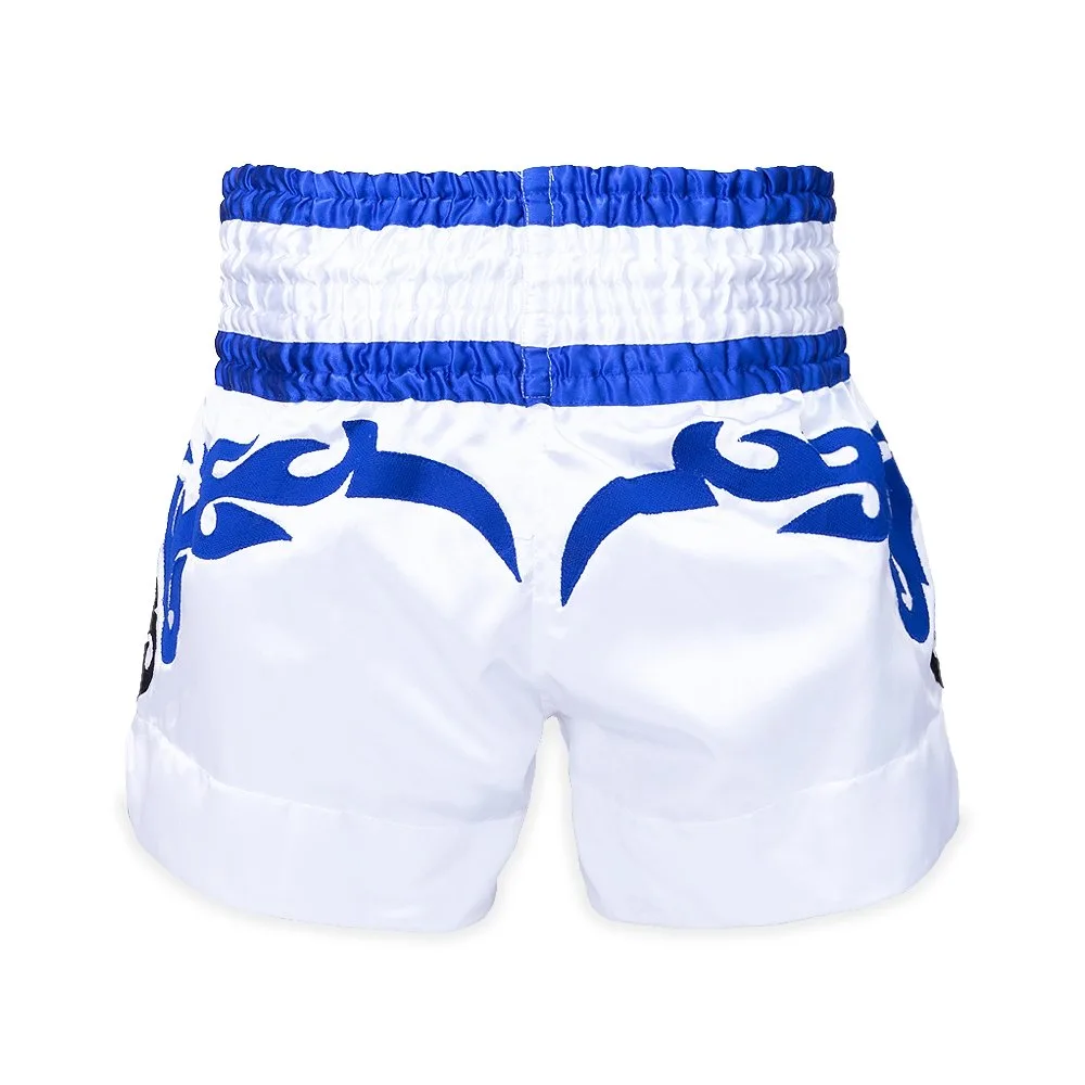 Страничен изглед на TOPKING THAI BOXING SHORTS 076, акцентиращ върху свободата на движение на крачолите