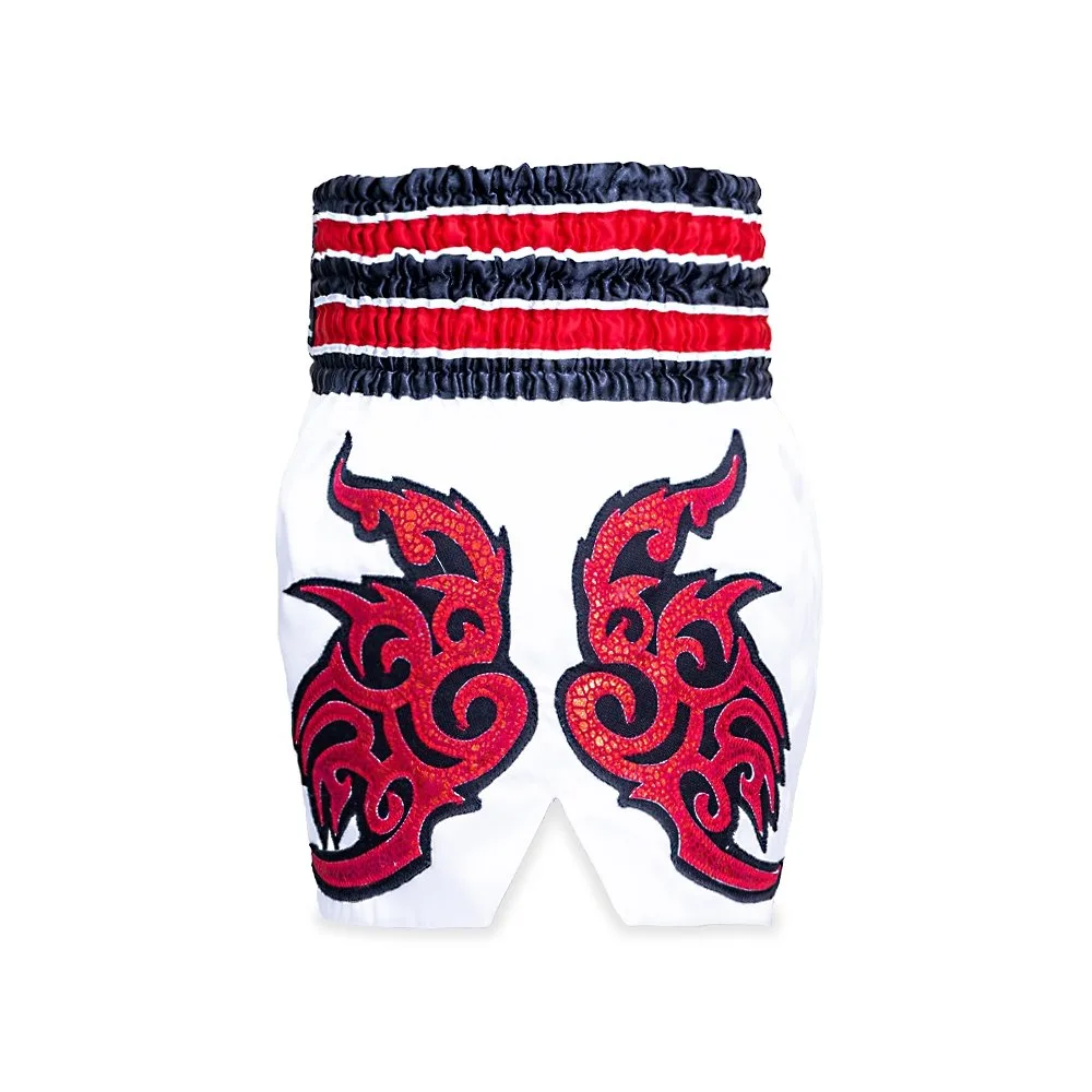 Страничен изглед на шорти Top King Thai Boxing Shorts 098, демонстриращ свободата на движение на крака.