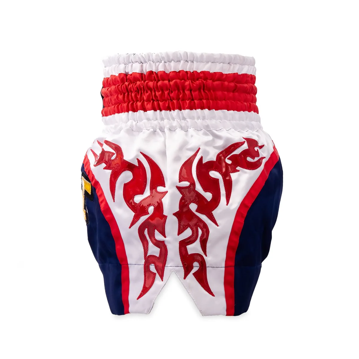 Страничен изглед на шортите Top King Thai Boxing Shorts 124, подчертаващ широката кройка и страничните цепки за свобода на движение.