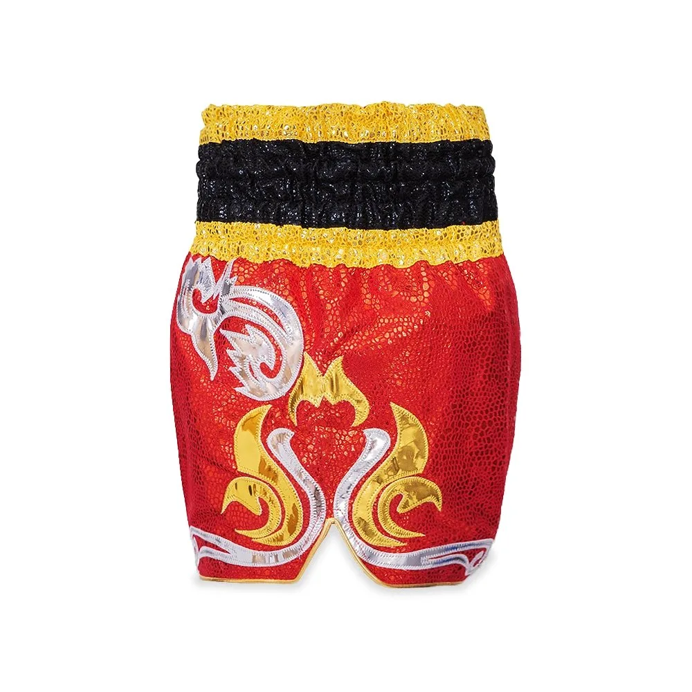 Детайлен изглед на еластичния колан на шорти Top King Thai Boxing Shorts 128 с логото на марката.