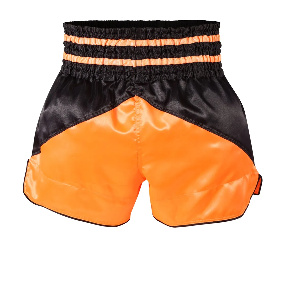 Близък план на детайл от TOPKING THAI BOXING SHORTS 231, показващ качеството на изработка и материята