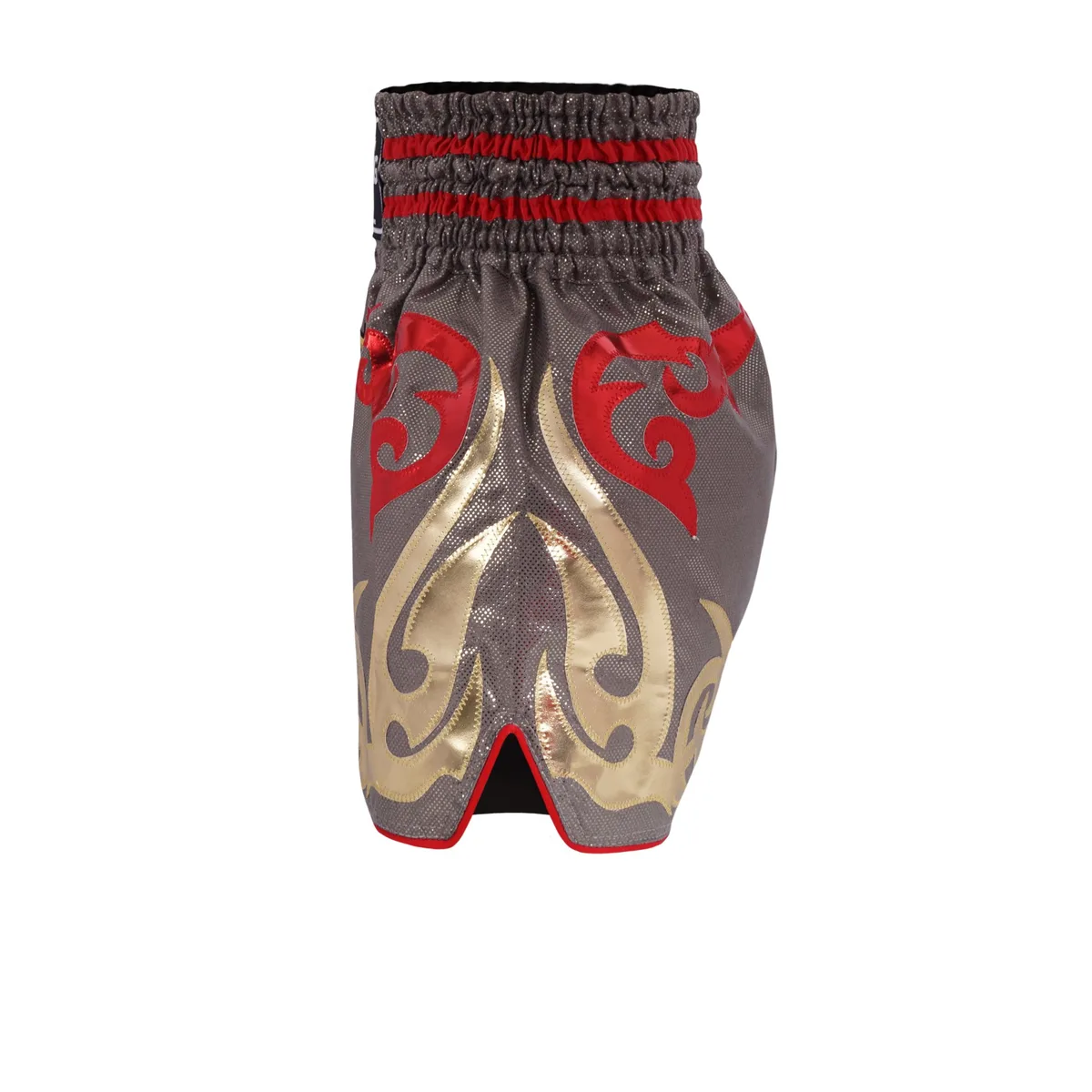 Страничен изглед на шорти Top King Thai Boxing Shorts 235, показващ широките крачоли и свободата на движение.