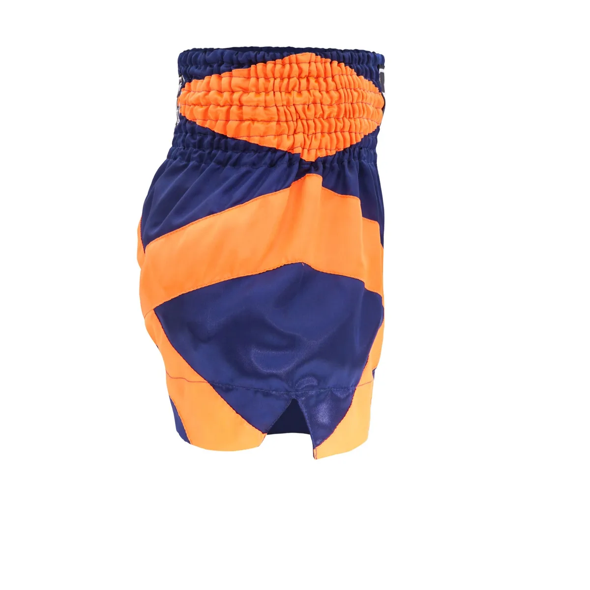 Детайлен изглед на еластичния колан и логото на Top King на шорти Top King Thai Boxing 242.