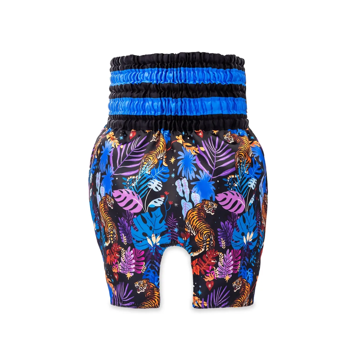 Страничен изглед на шортите Top King Thai Boxing Shorts 262, подчертаващ кройката за свобода на движение и страничните разрези.