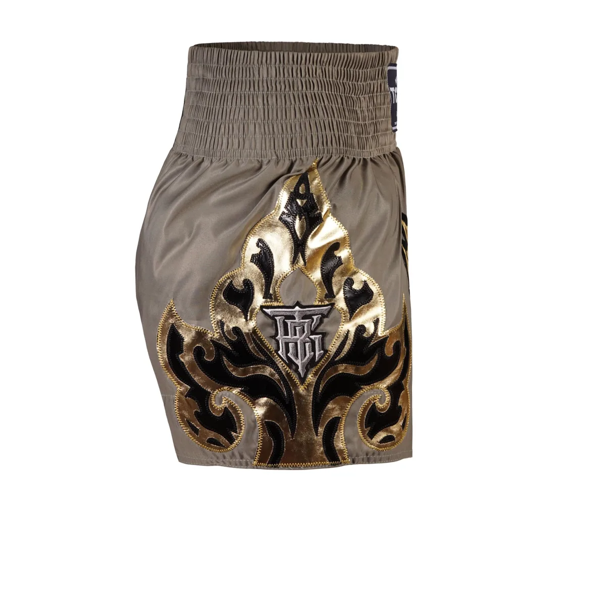 Изглед отстрани на шортите Top King Khaki 228, демонстриращ свободната кройка на крачолите.