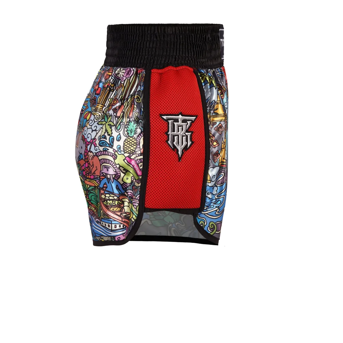 Страничен изглед на червените шорти Top King Thai Boxing RED 224, подчертаващ кройката и страничните разрези.