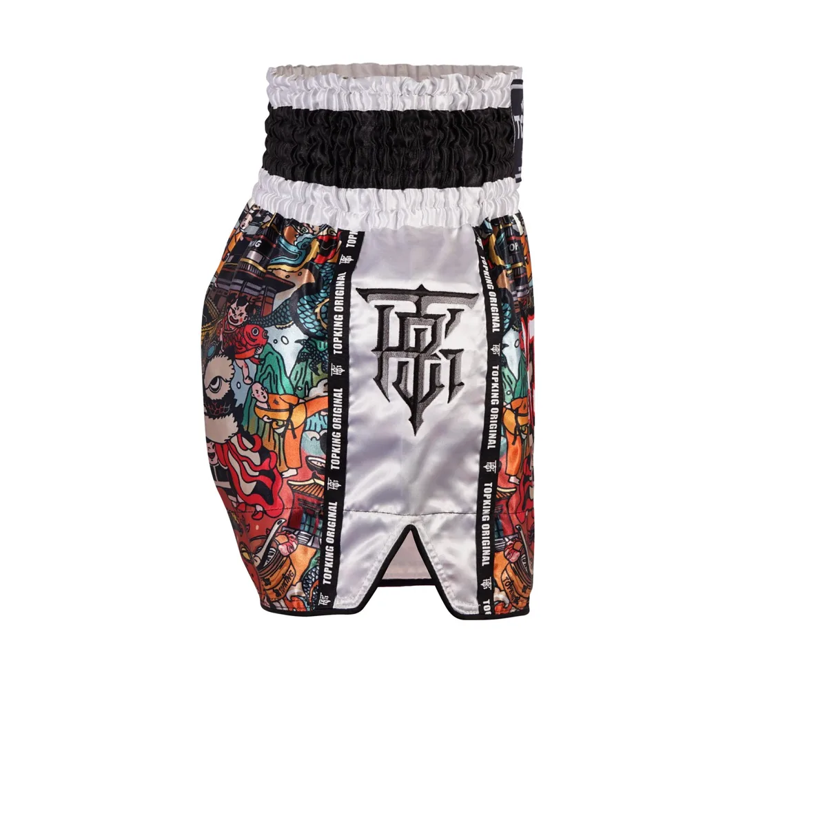 Страничен изглед на бели шорти Top King Thai Boxing Shorts White 226, подчертаващ широките цепки за свобода на движение.