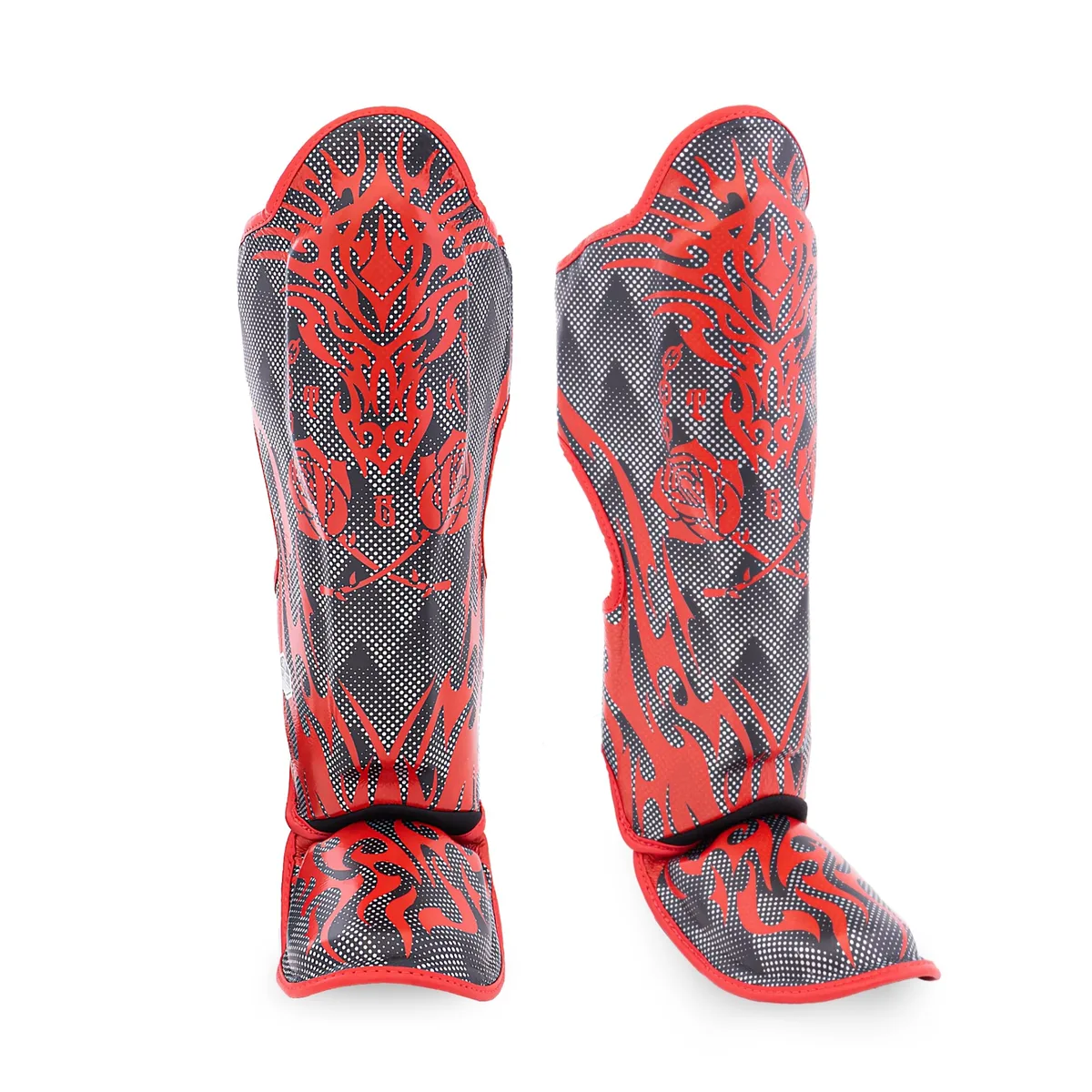 Протектори за крака Top King Shin Guards Black Dragon в черен цвят, с драконов мотив, поставени един до друг.
