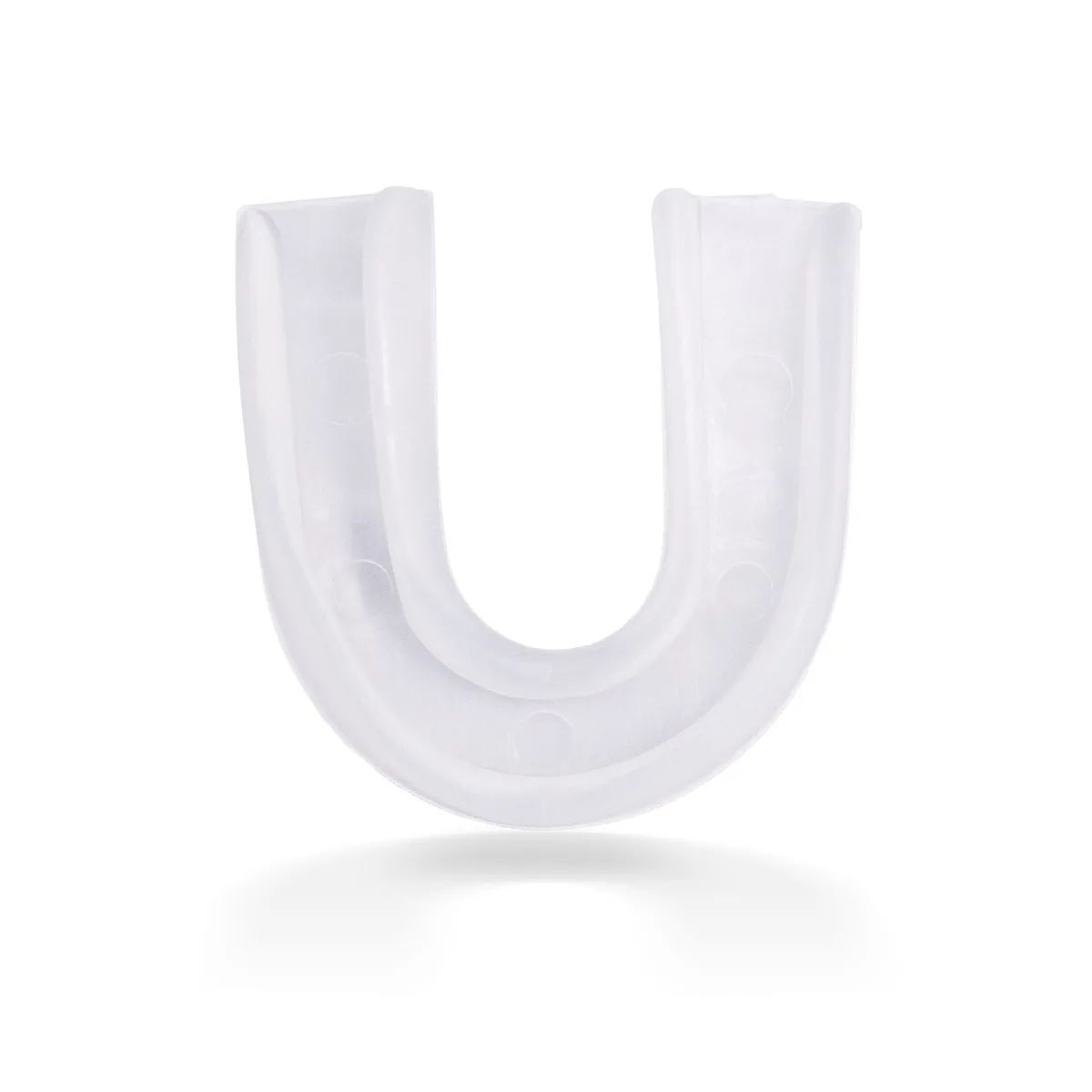 Протектор за уста TOPKING TRANSPARENT THAI MOUTH GUARD, заснет под ъгъл, подчертаващ извивките за прилягане към челюстта.