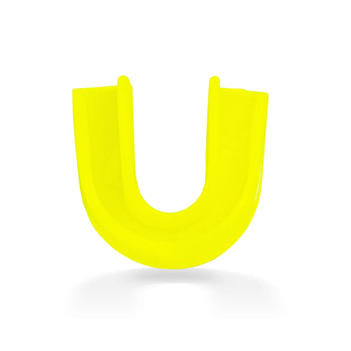 Жълт протектор за уста Top King Thai Mouth Guard, поставен на бял фон, показващ вътрешната страна за оформяне.