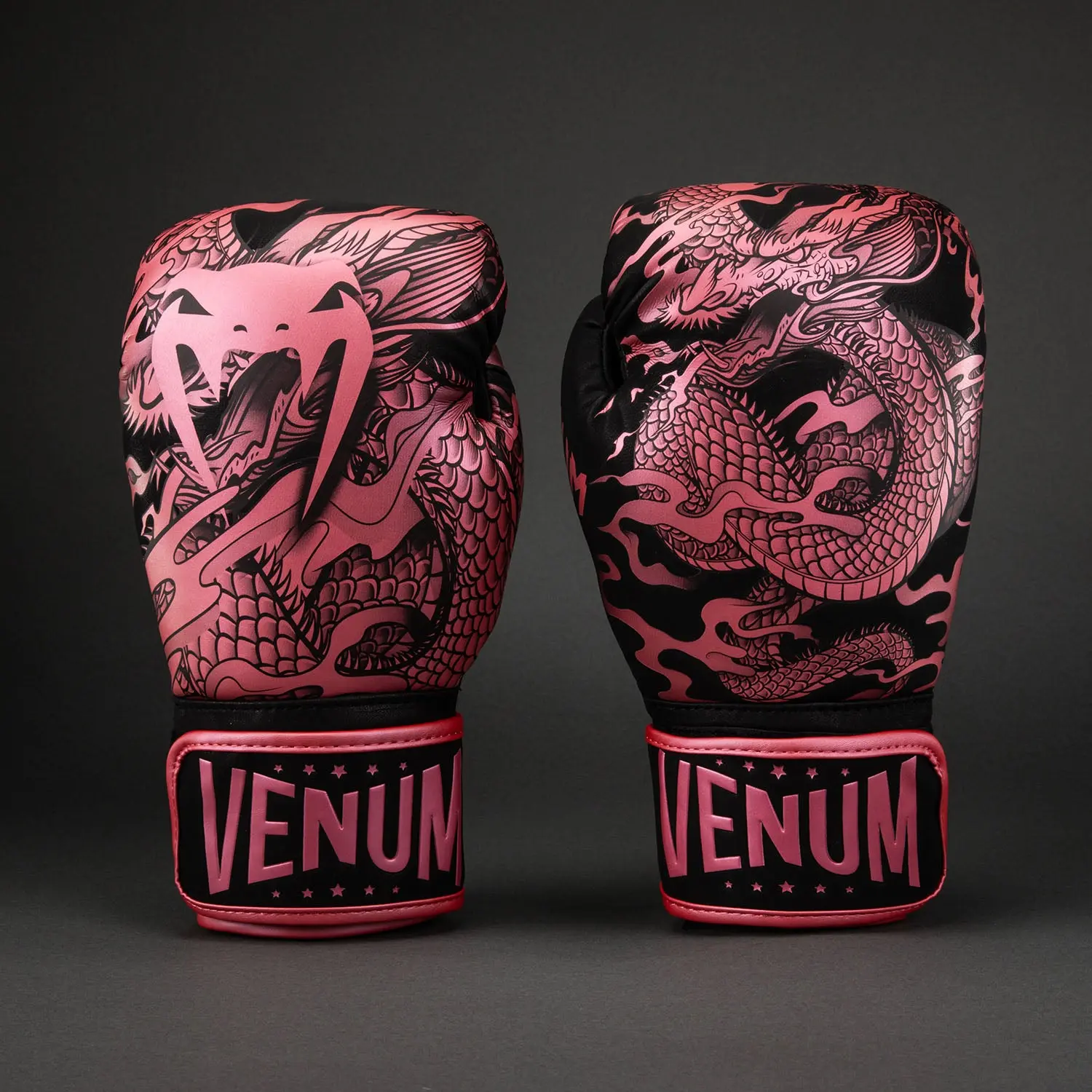 Venum Dragon's Flight Boxing Gloves - Black/Metallic Pink преден план