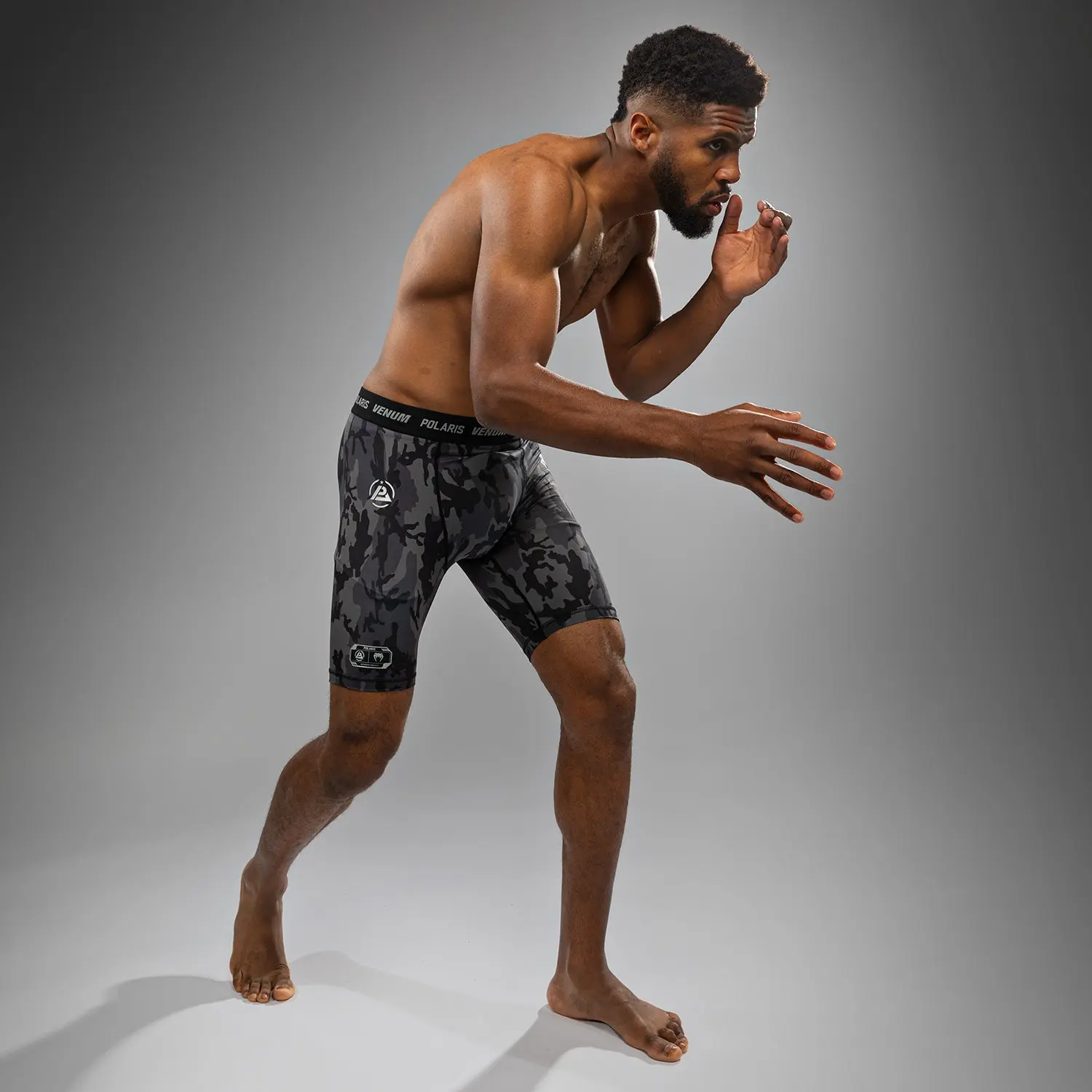 Къс клин - Venum x Polaris Vale Tudo Shorts - Black/Storm Grey, мъж в бойна поза