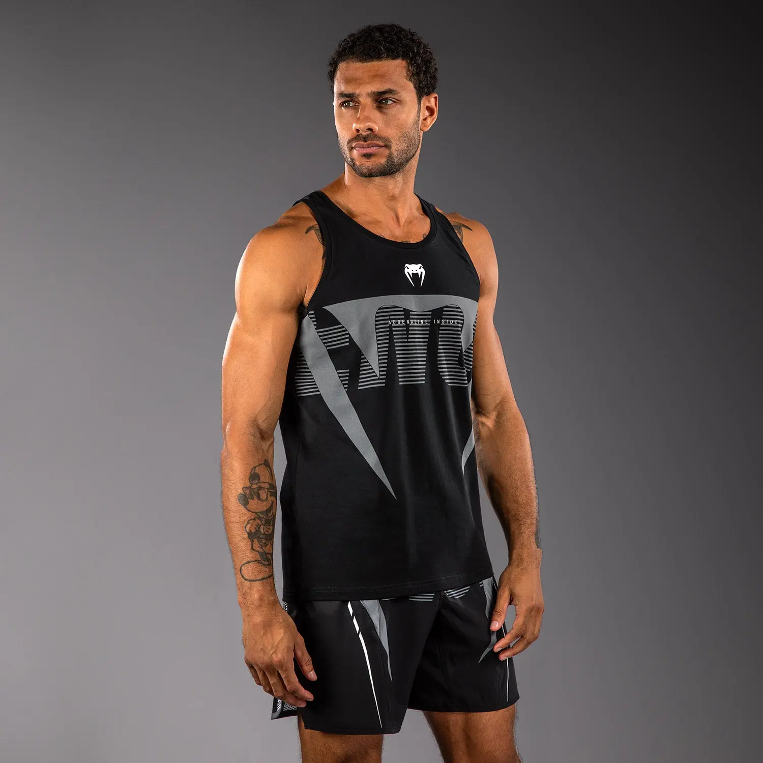 Потник - Venum Adrenaline Tank Top - Black/Grey, мъж в профил