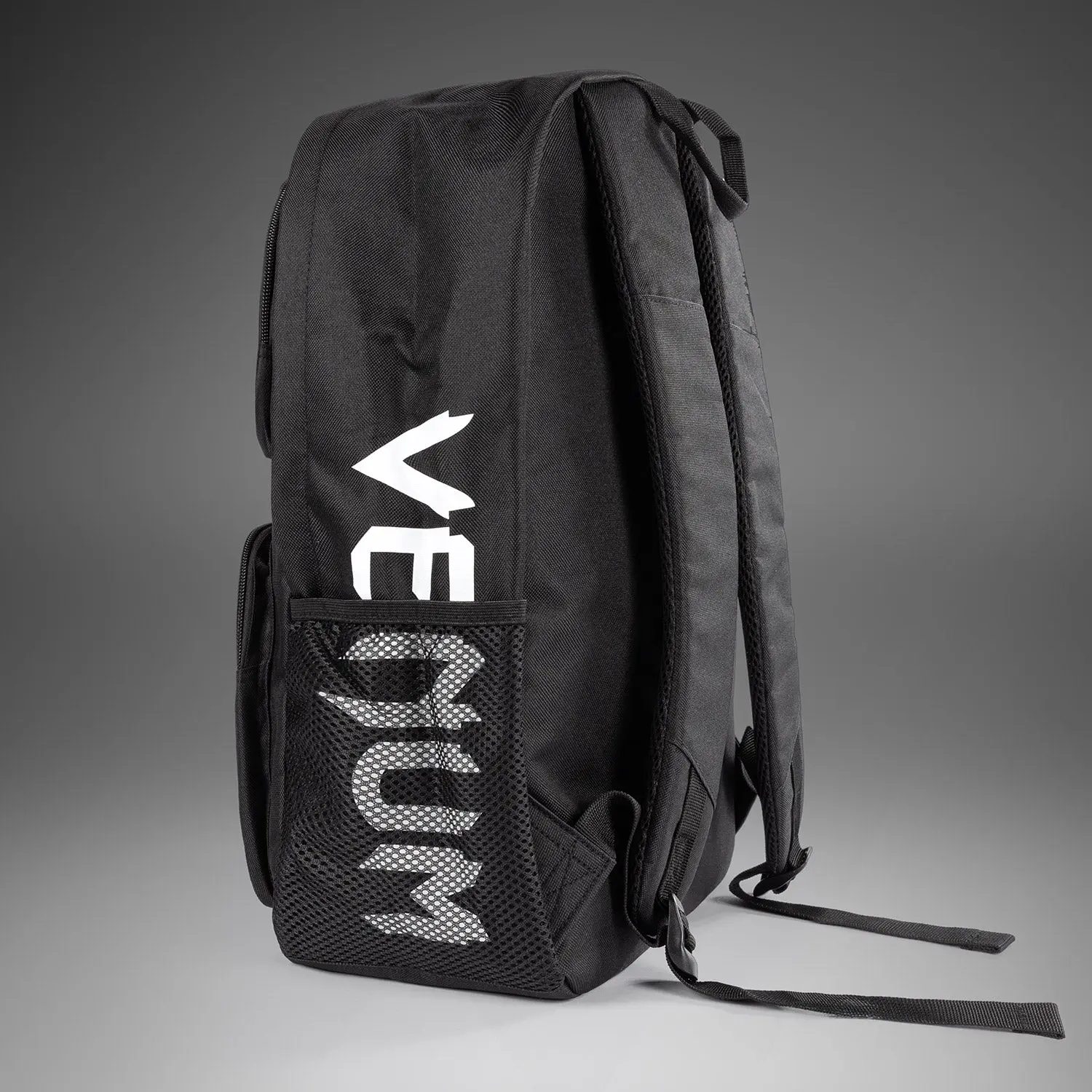 Раница Venum Essential Backpack - Black, заден изглед с презрамки и лого на Venum