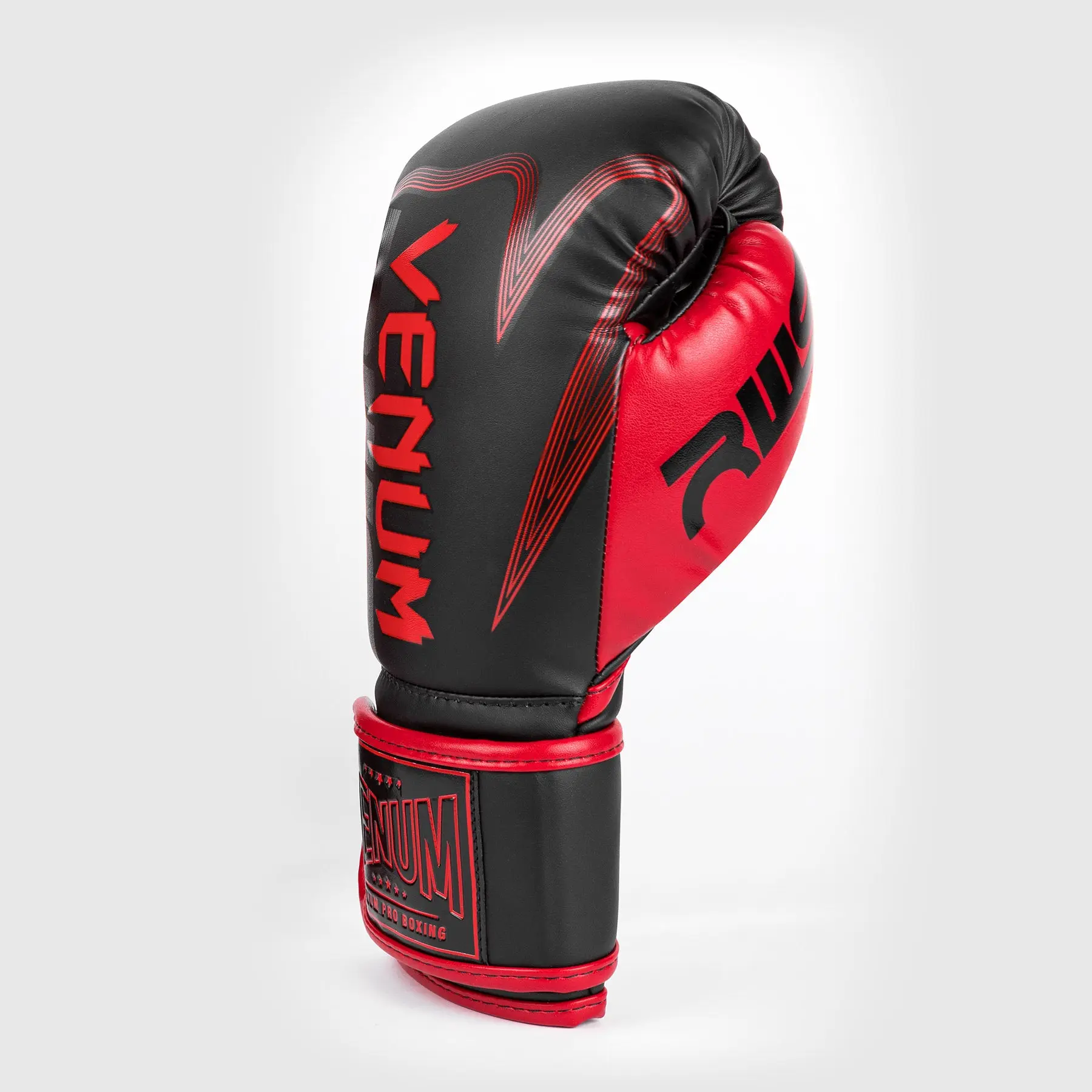 RWS x Venum Boxing Gloves - Black, страничен изглед отдясно